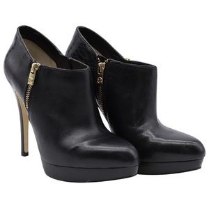 NEW - Michael Kors York Ankle Boots in Black Leather.